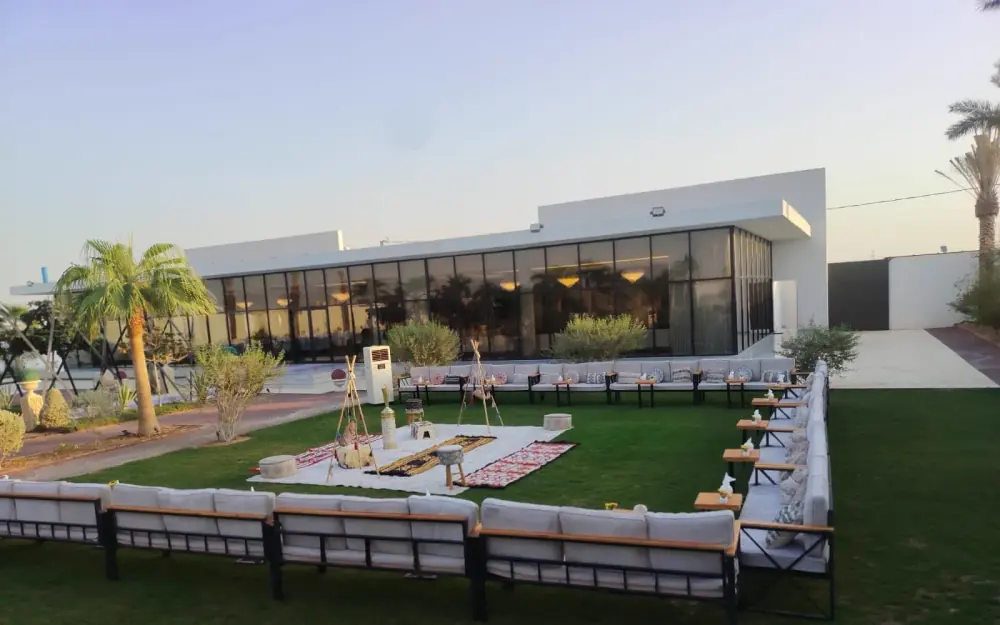 How Many Chairs and Tables Do You Need per Guest?