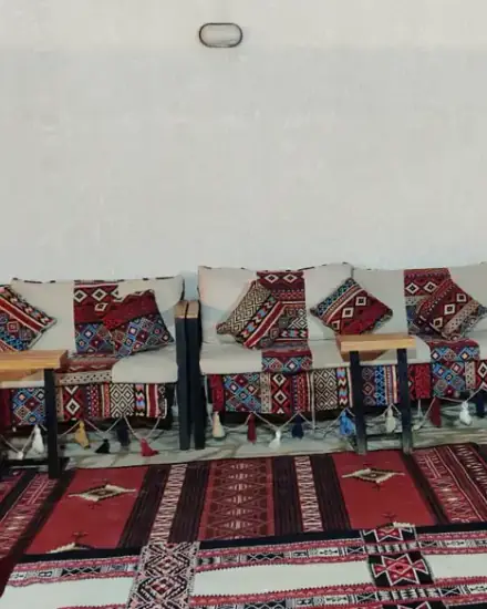 جلسة أرضية بنقوش تراثية